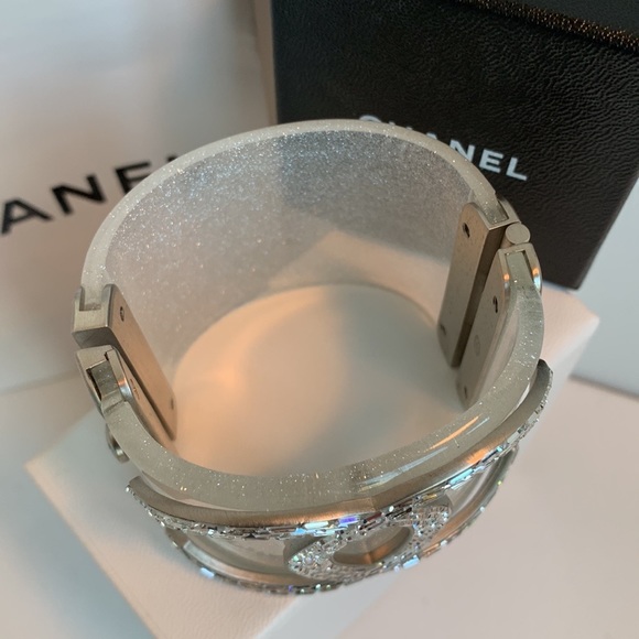 CHANEL 🤍 Rare Sparkle Bling Lucite Emerald Cut Crystal Cuff CC Logo Bracelet 🦄 - Picture 9 of 16
